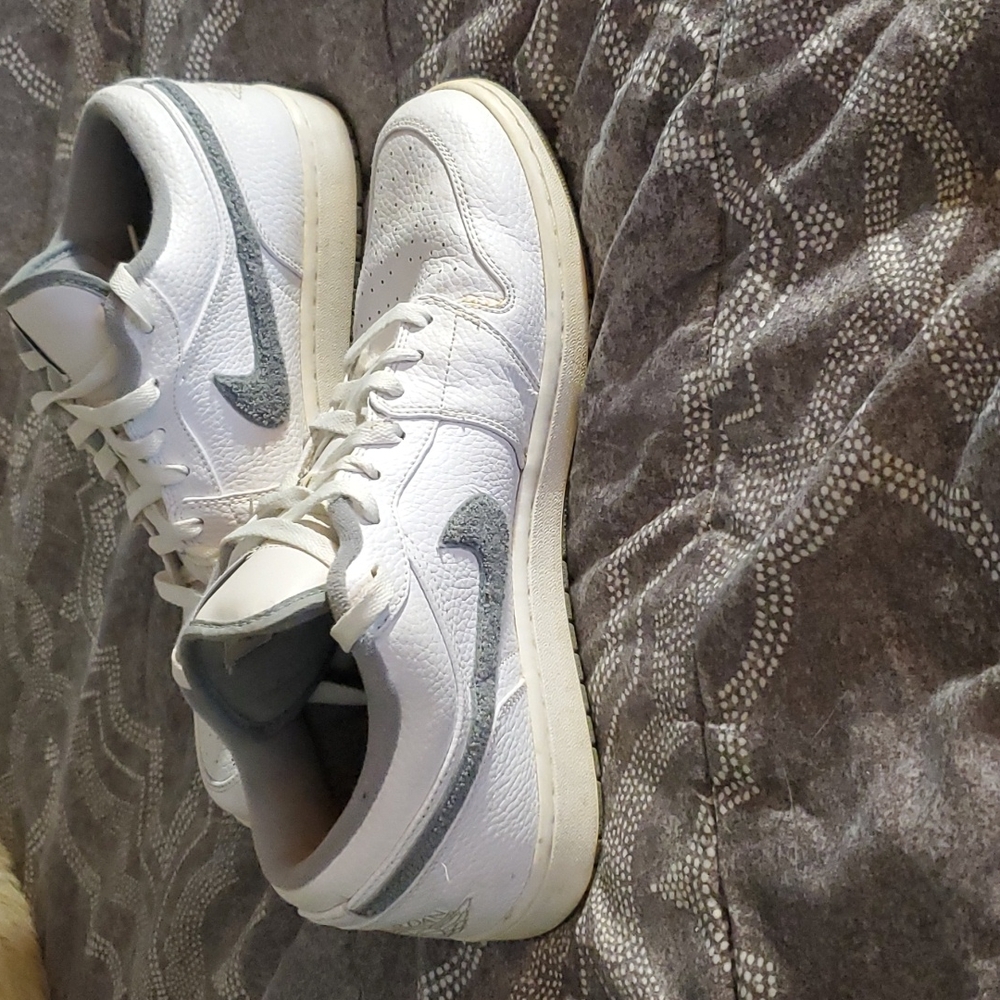 Jordan low wolf grey sz12